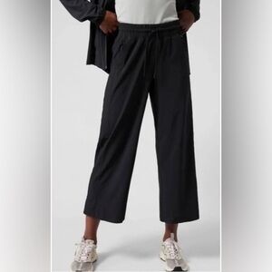 Women’s Athleta Cropped Black Drawstring Pants